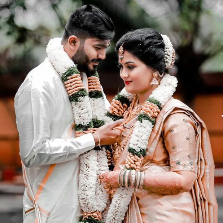 candid vs. traditional wedding photography find your perfect style yabesh photography 720x720